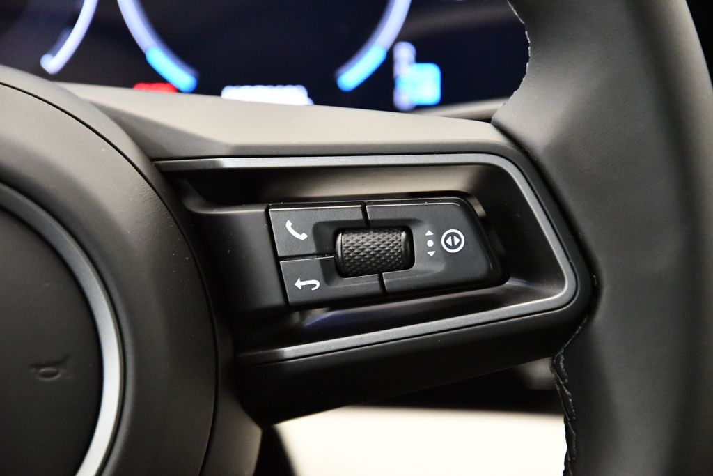 Thumbnail: 2025 Porsche Taycan - 24