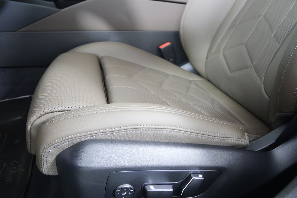 Thumbnail: 2026 BMW i5 - 9