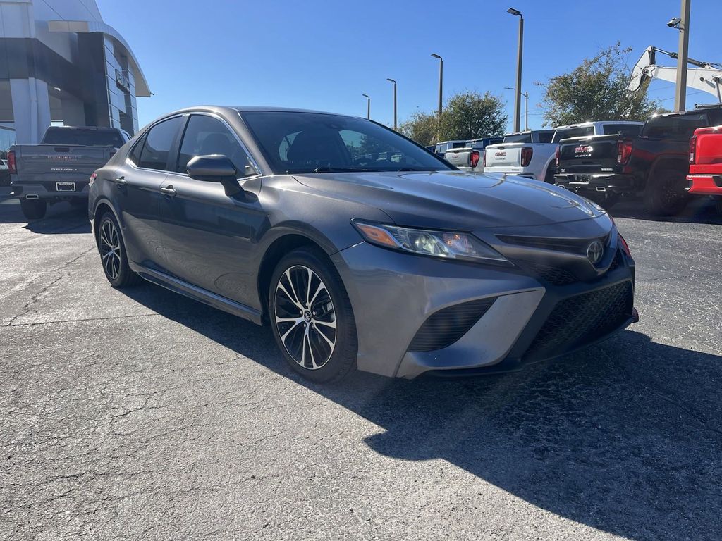 2019 Toyota Camry SE 2