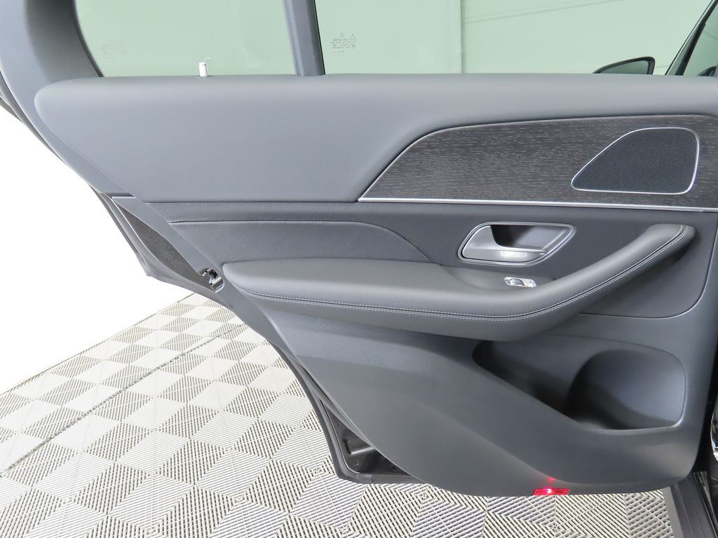 Thumbnail: 2026 Mercedes-Benz GLE - 26