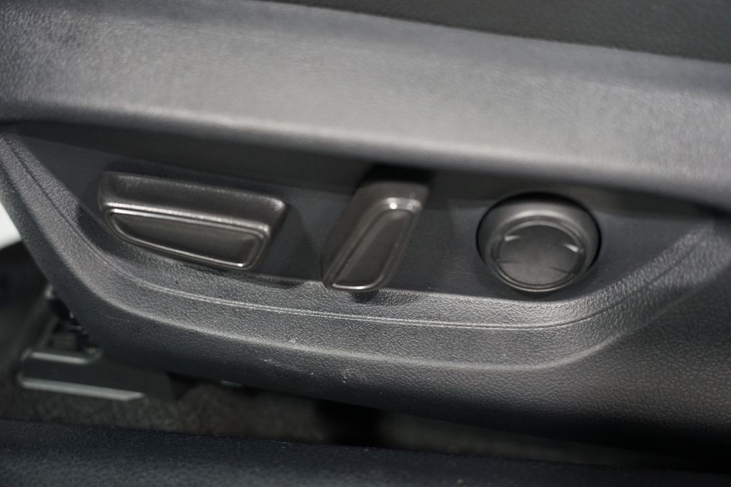 Thumbnail: 2025 Toyota Camry - 11