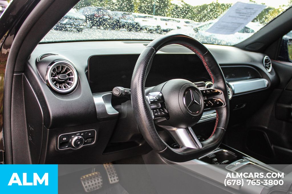 Used 2025 Black Mercedes-Benz GLB 250 image 31