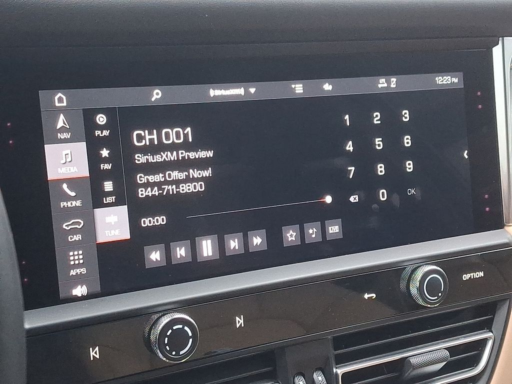 Thumbnail: 2022 Porsche Macan - 18