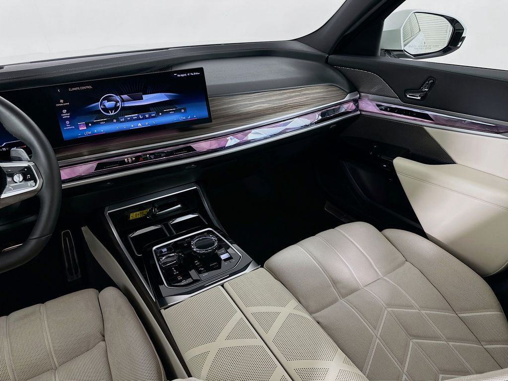 Thumbnail: 2023 BMW 7 Series - 24