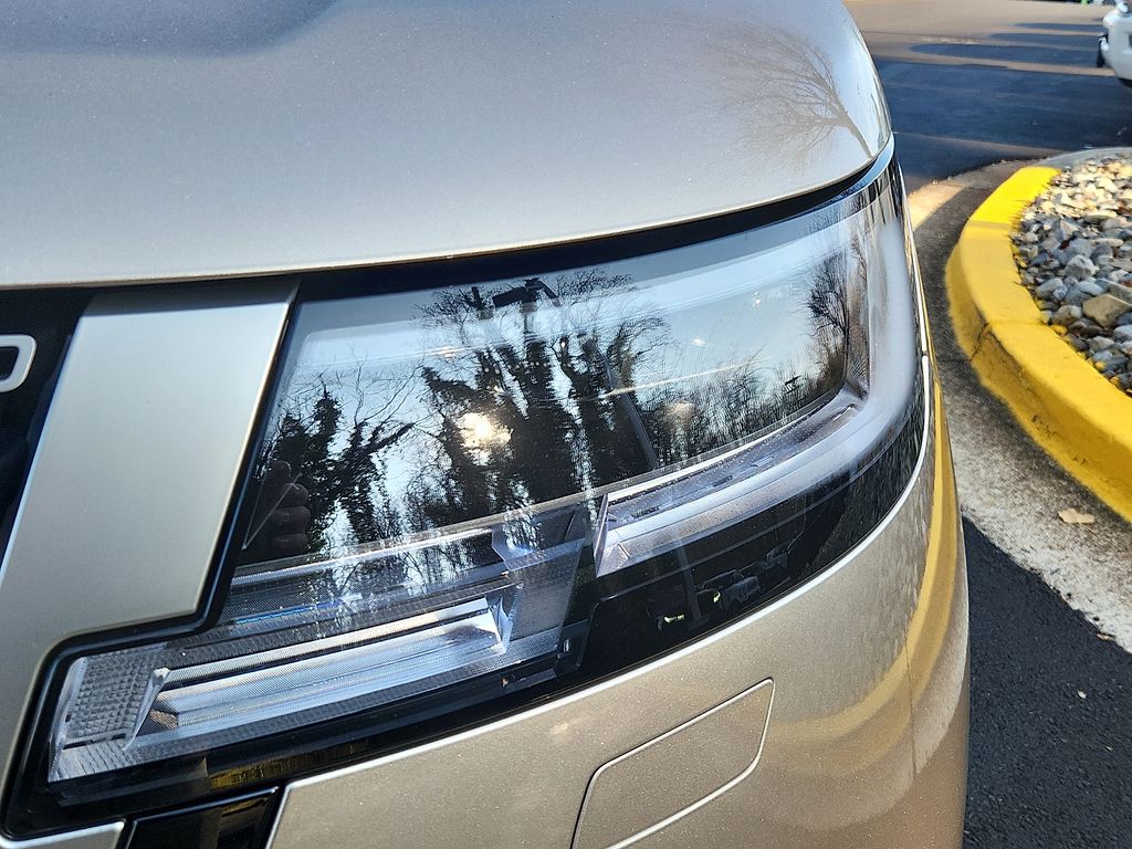 Thumbnail: 2024 Land Rover Range Rover - 9