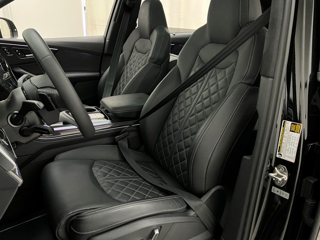 Thumbnail: 2024 Audi SQ7 - 22