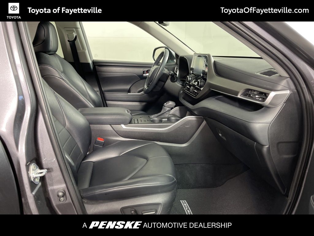 Thumbnail: 2021 Toyota Highlander - 8