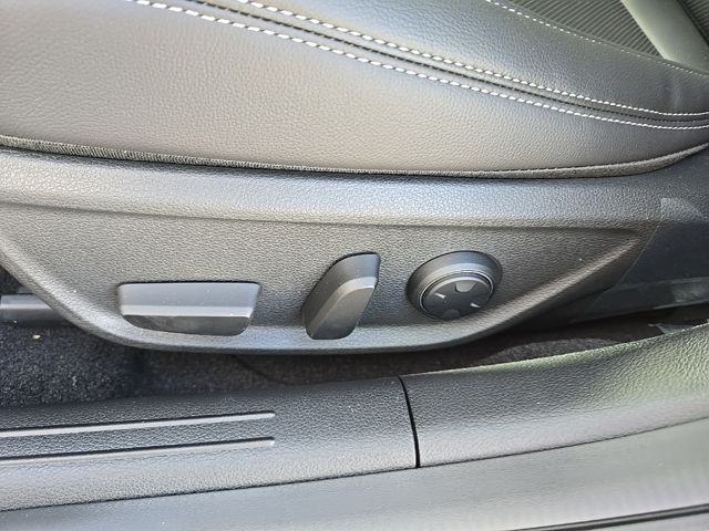 2025 Genesis G70  18