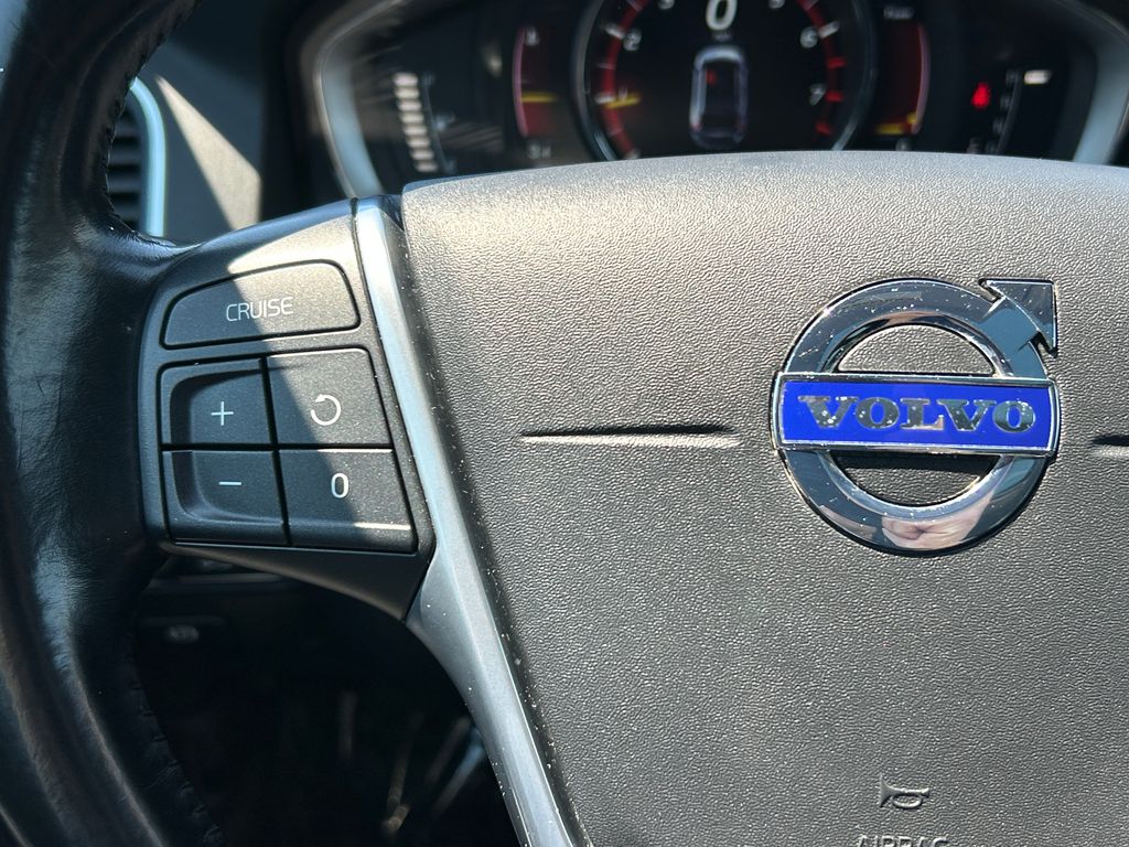 Thumbnail: 2016 Volvo XC60 - 20