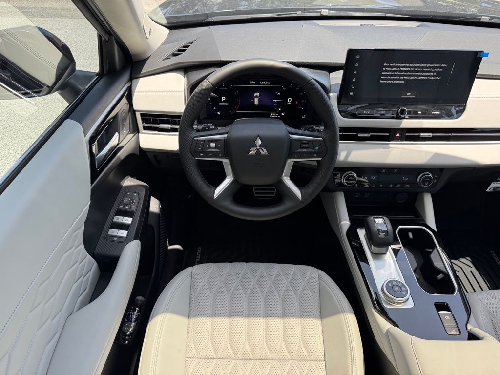 2025 Mitsubishi Outlander SEL photo 13