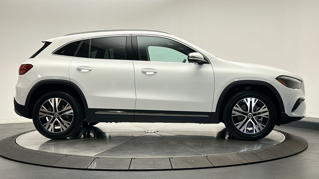 2025 Mercedes-Benz GLA 250 4MATIC 8