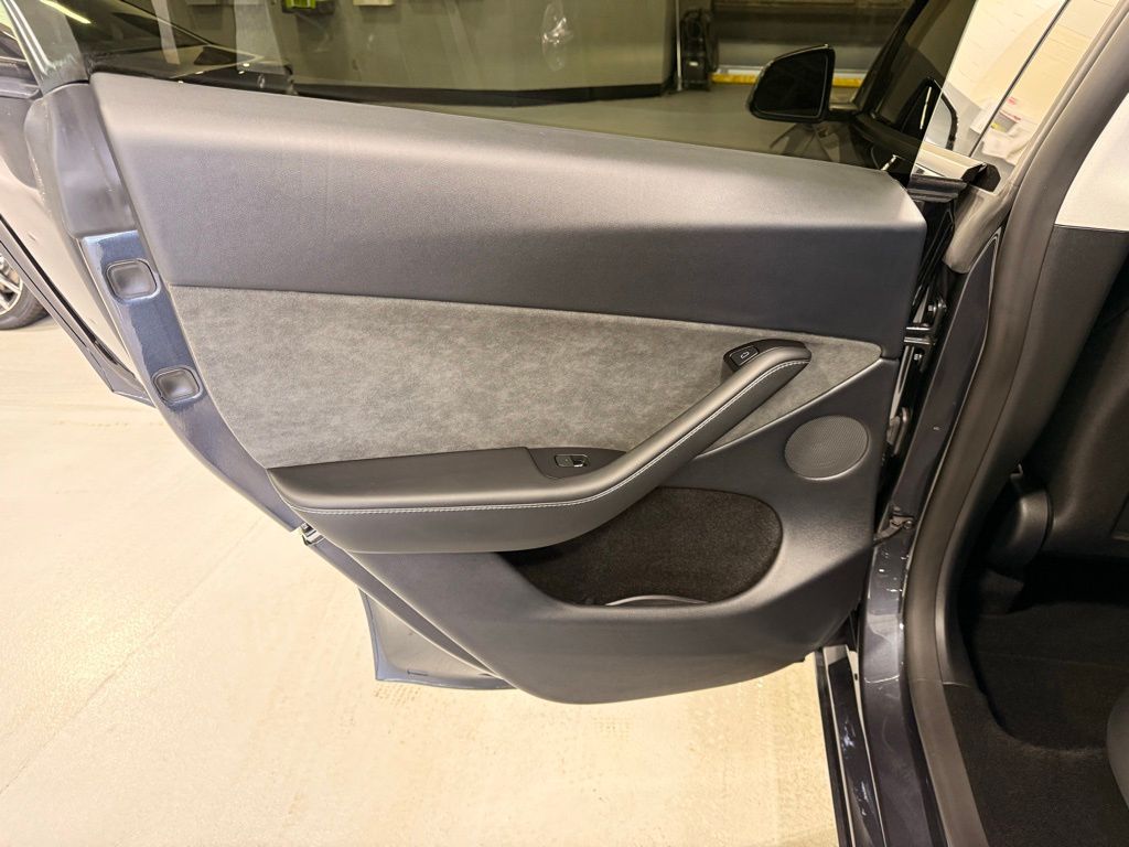 2024 Tesla Model Y Long Range 19
