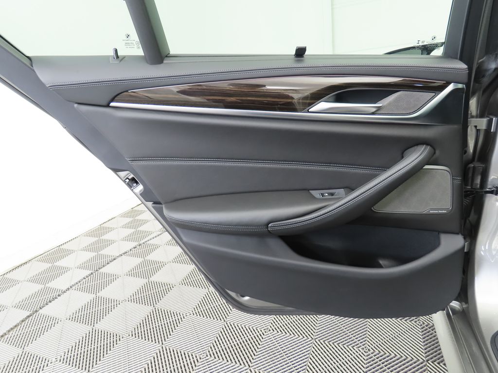 Thumbnail: 2018 BMW M5 - 25