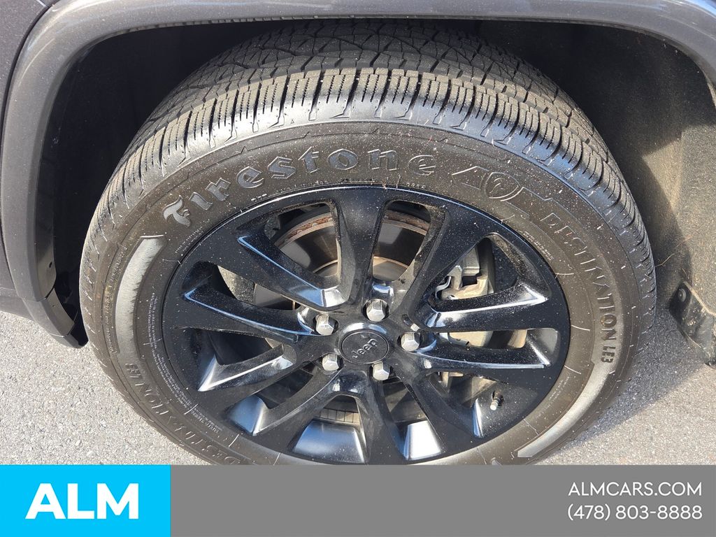 Used 2017 Gray Jeep Altitude image 12