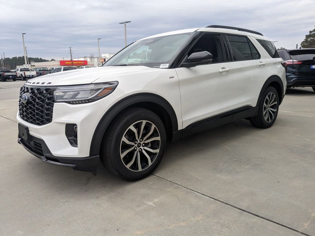 2025 Ford Explorer ST-Line