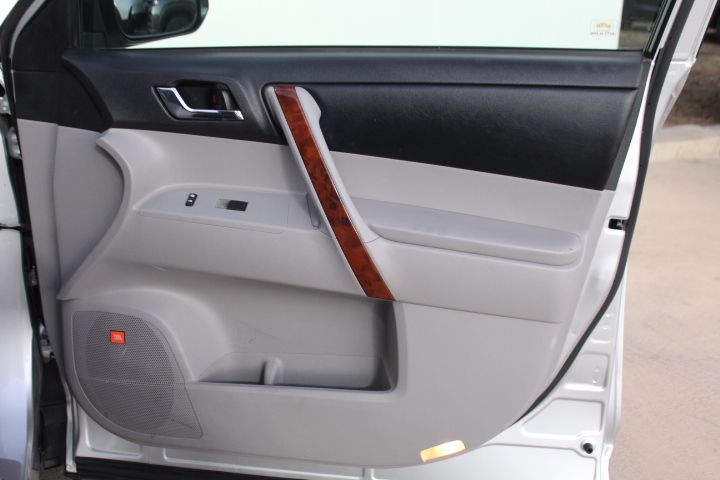 Used Car 2011 Toyota Highlander  Limited For Sale Under $10,000 In Georgetown, Texas