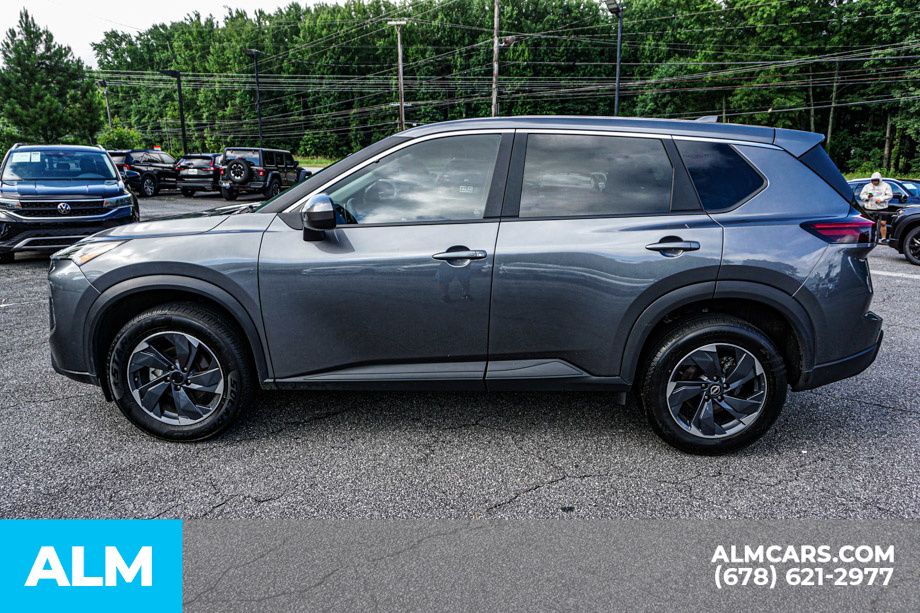 Used 2025 Gray Nissan SV image 7