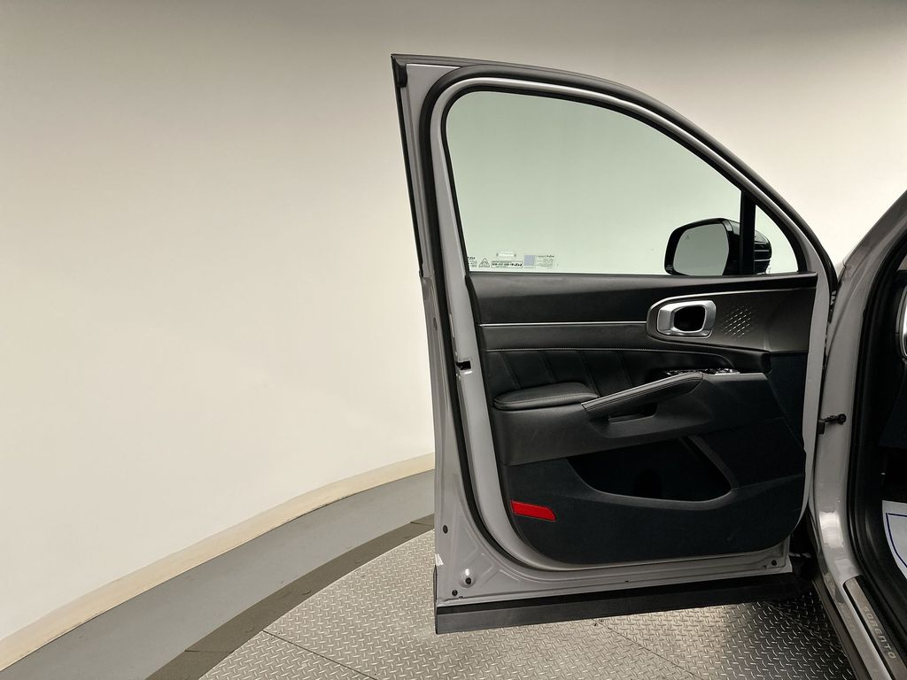 Thumbnail: 2023 Kia Sorento - 10