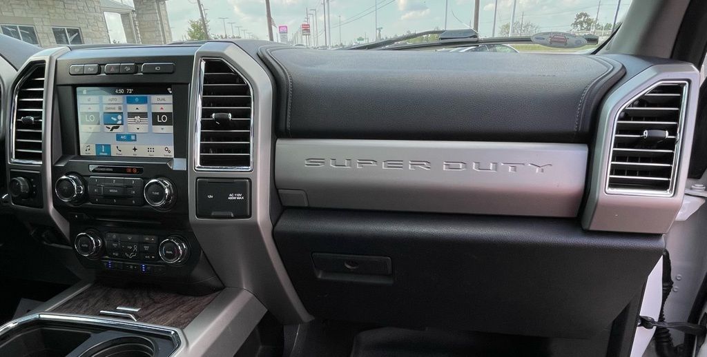 2017 Ford F-350SD Lariat White at Autostrade