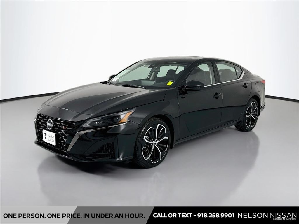 Super Black Clearcoat 2025 Nissan Altima Sedan Front-Wheel Drive Continuously Variable Transmission