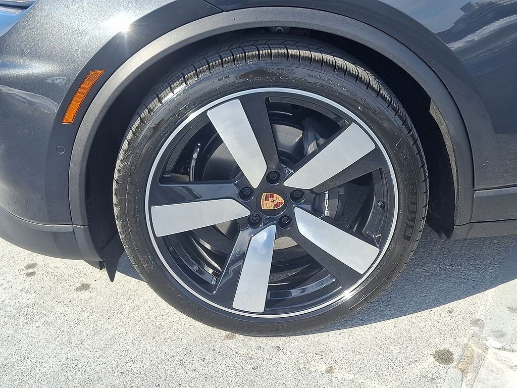 Thumbnail: 2026 Porsche Macan - 10