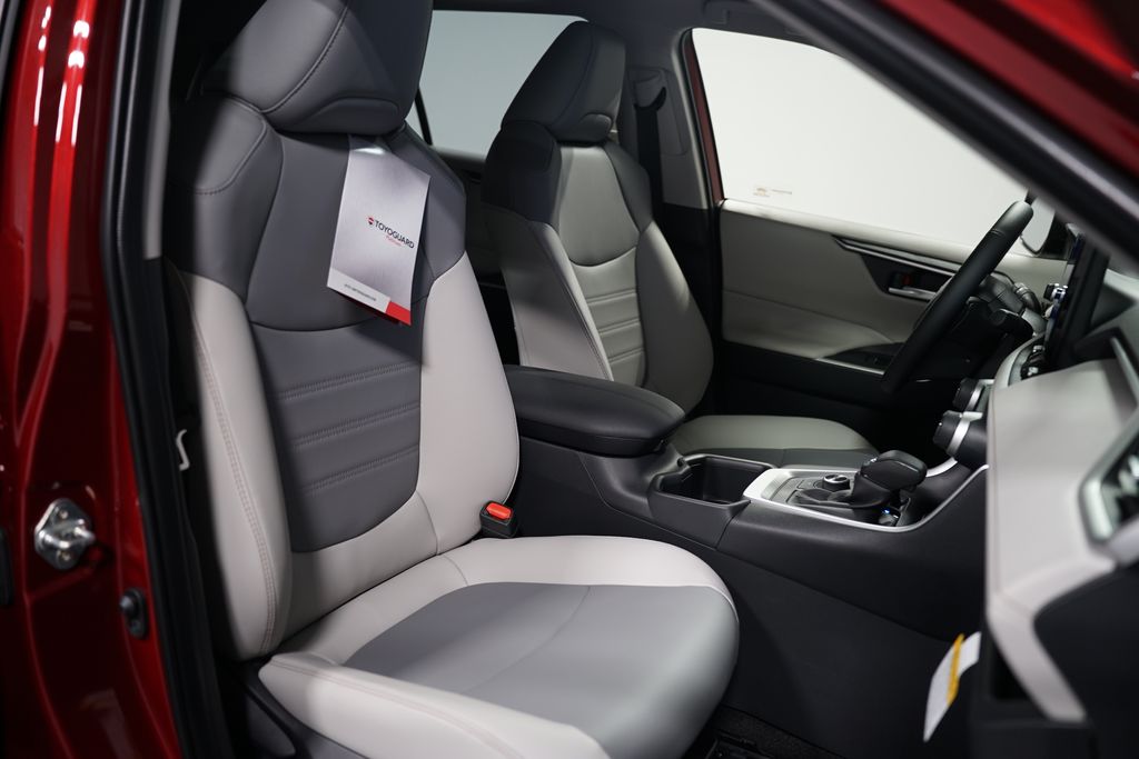 Thumbnail: 2025 Toyota RAV4 - 29