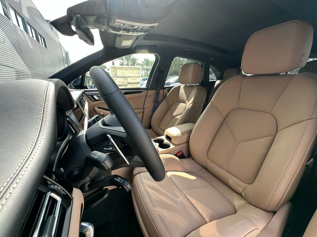 Thumbnail: 2025 Porsche Macan - 5