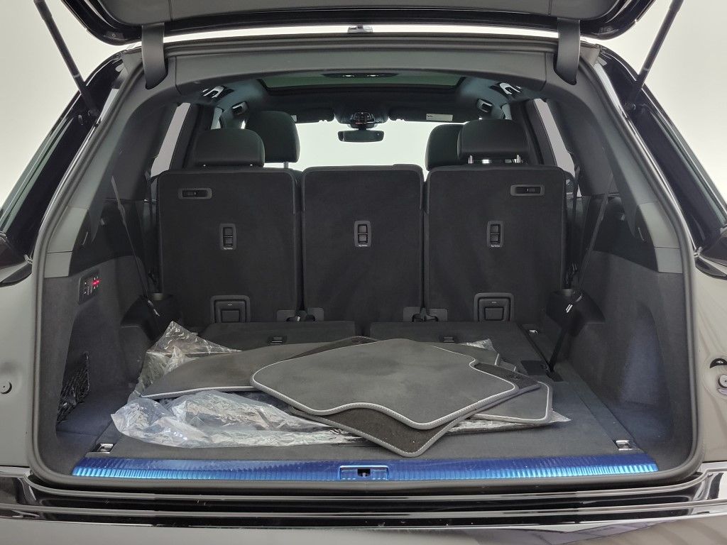 Thumbnail: 2026 Audi Q7 - 10