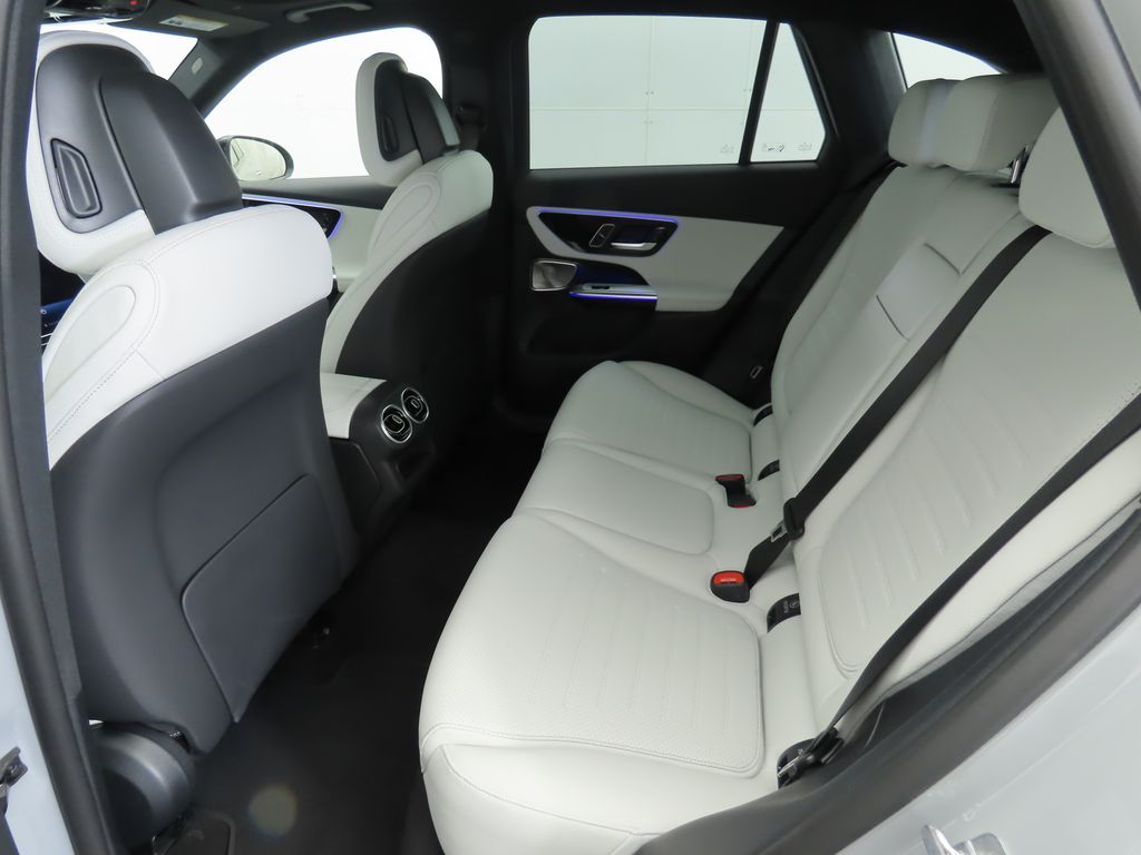 2025 Mercedes-Benz GLC 300 23