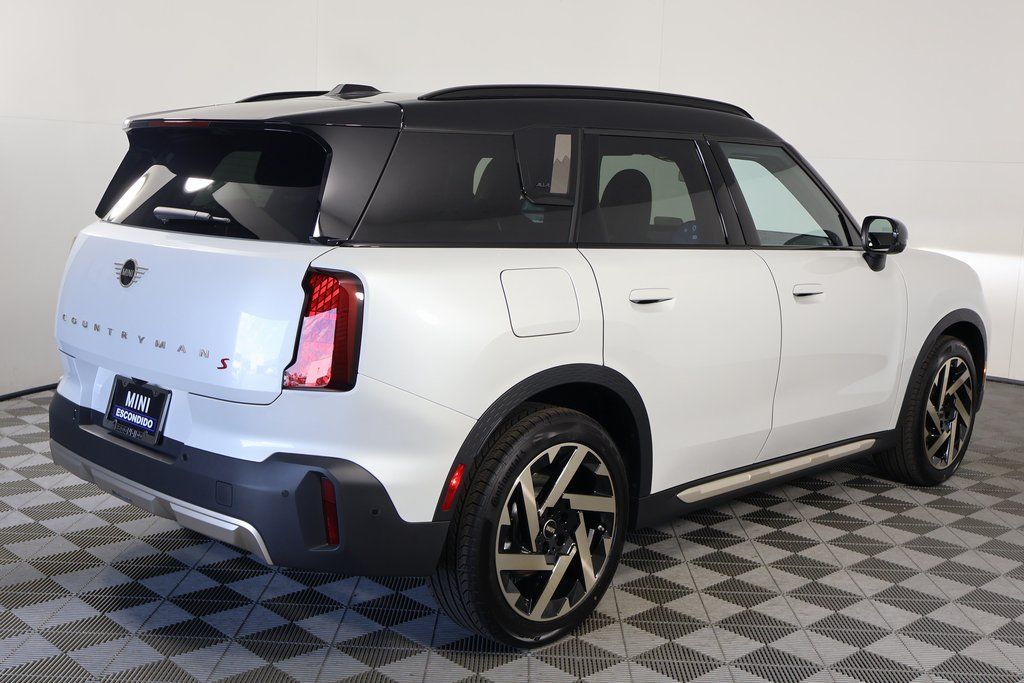 Thumbnail: 2027 MINI Cooper Countryman - 2