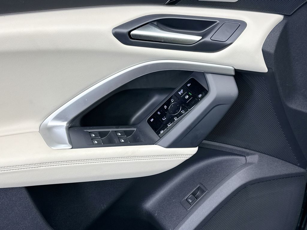 Thumbnail: 2025 Audi Q5 - 22