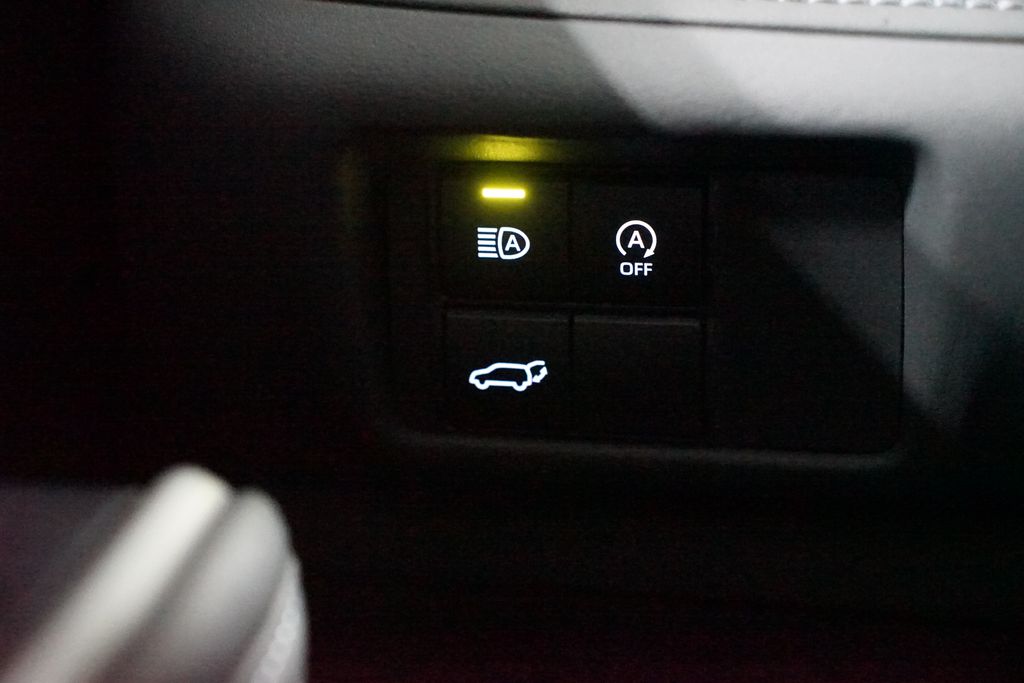 Thumbnail: 2023 Toyota Highlander - 24