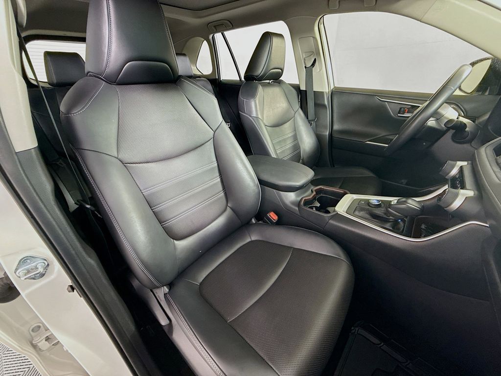 Thumbnail: 2021 Toyota RAV4 - 29