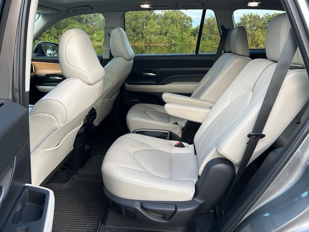 Thumbnail: 2025 Toyota Grand Highlander - 14