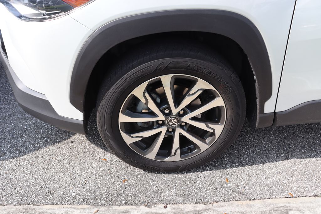 2023 Toyota Corolla Cross XLE 4