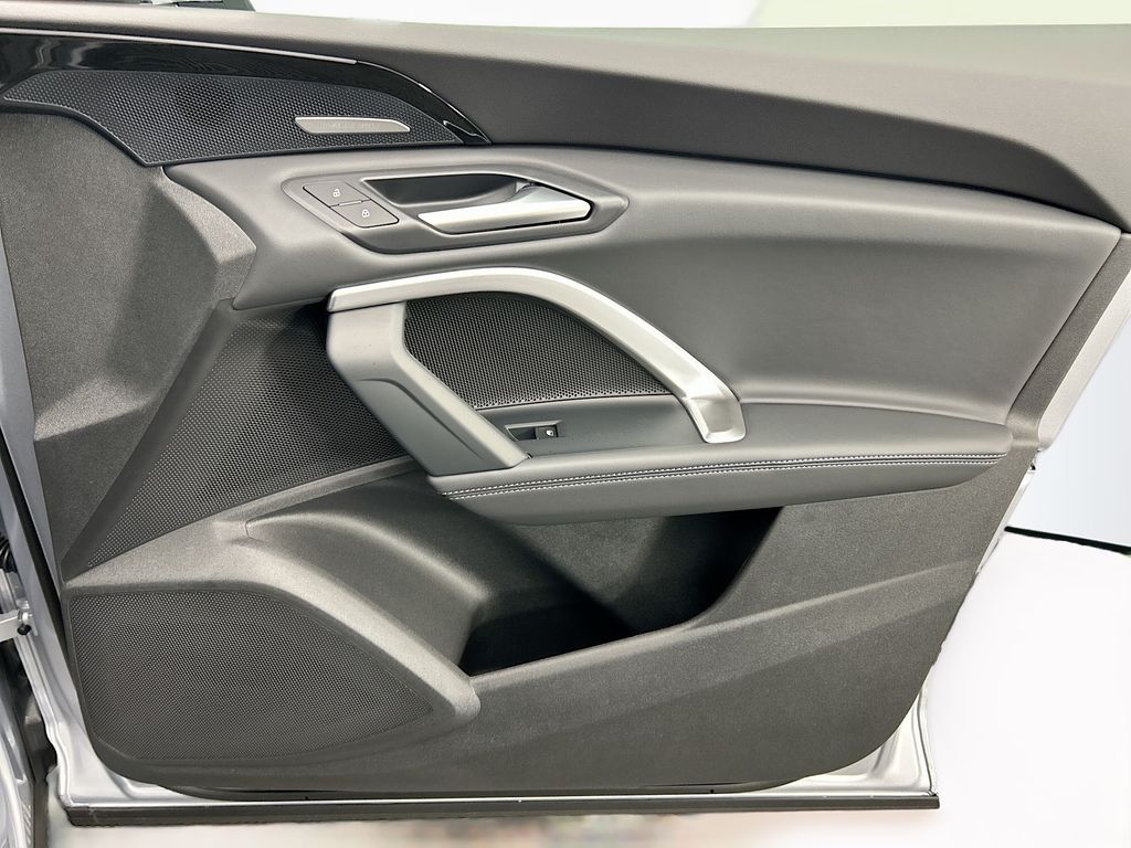 Thumbnail: 2025 Audi Q5 - 24