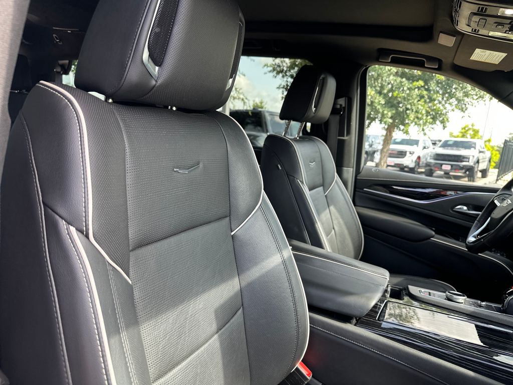 Used 2021 Black Cadillac Sport image 41