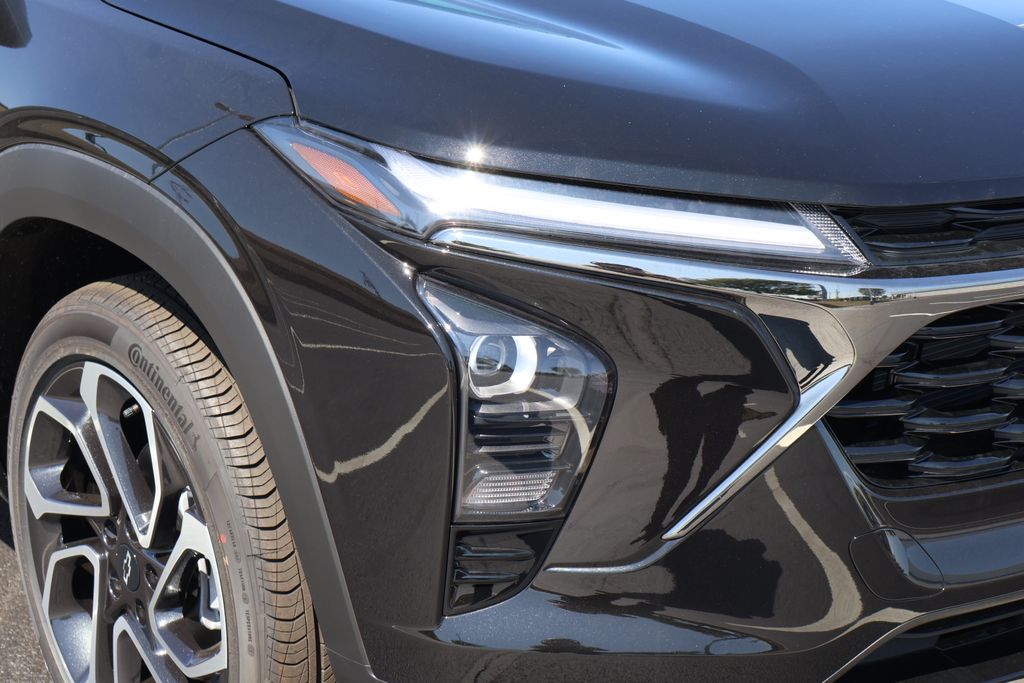 Thumbnail: 2026 Chevrolet Trax - 3