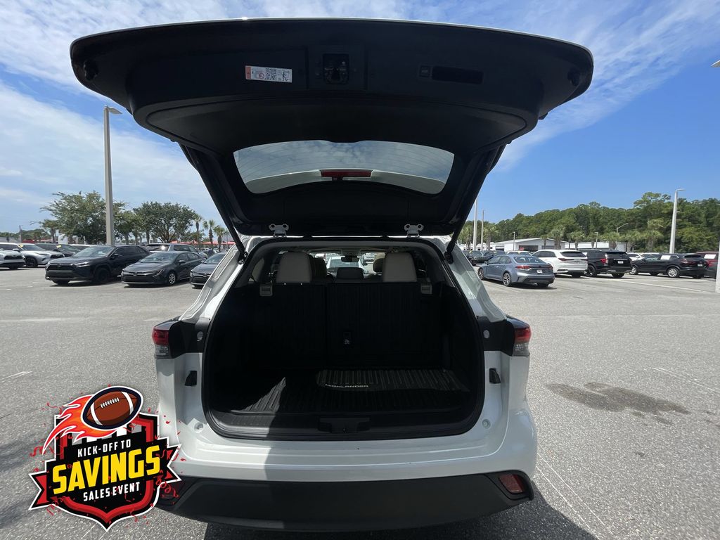 Used 2025 Toyota Highlander SUV