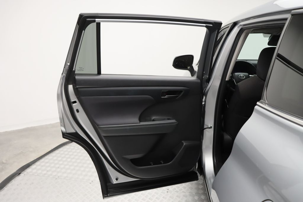 2023 Toyota Highlander L 21