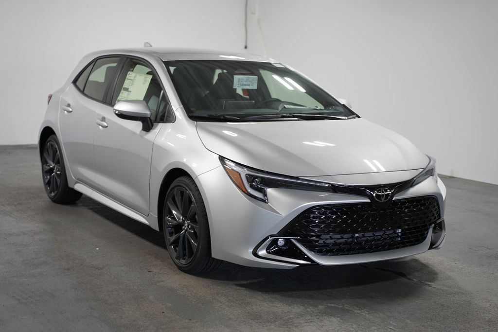 2025 Toyota Corolla XSE 3