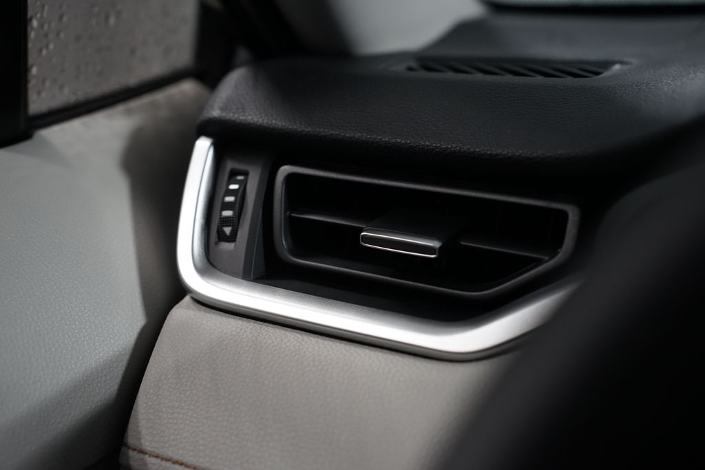 Thumbnail: 2025 Toyota RAV4 - 25