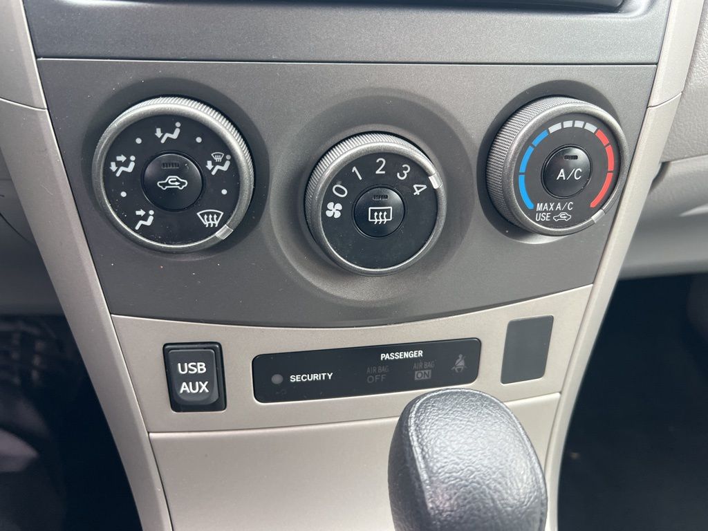 2013 Toyota Corolla L photo