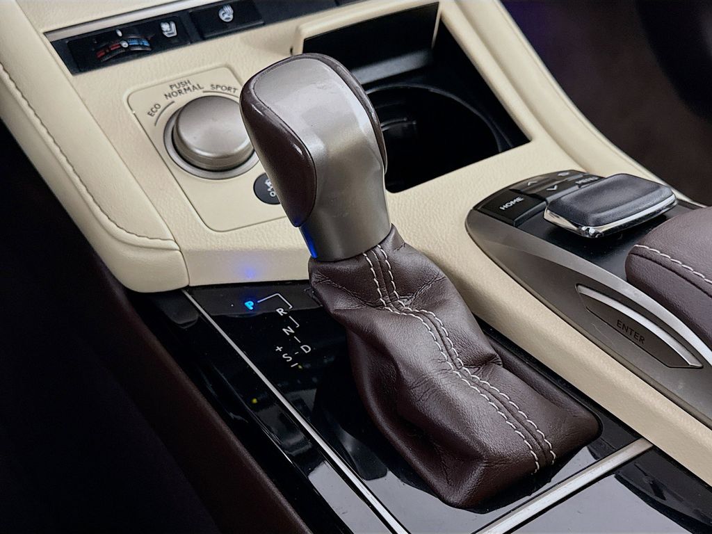 Thumbnail: 2017 Lexus ES - 17