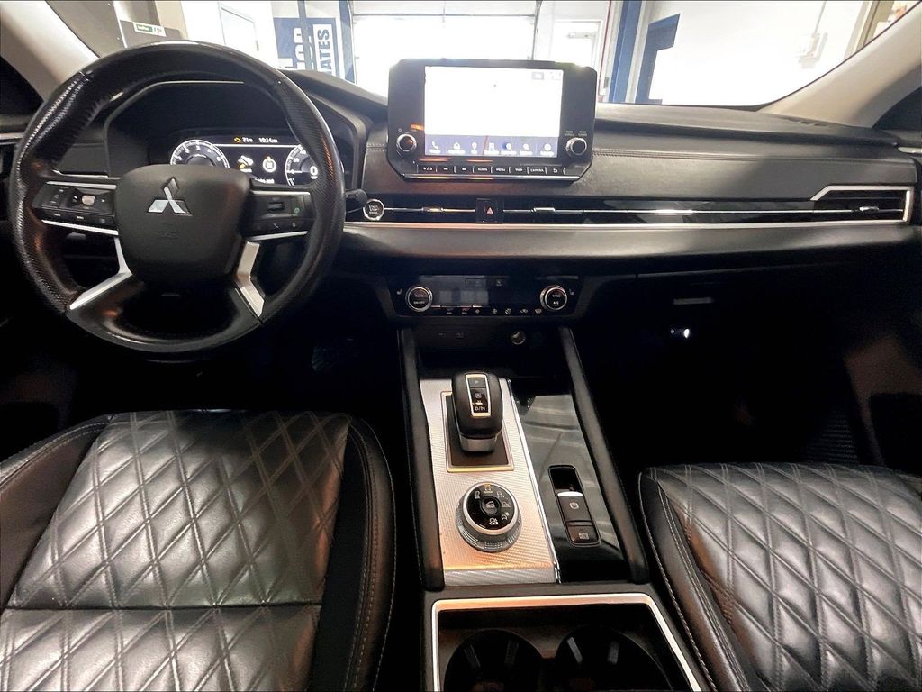 2022 Mitsubishi Outlander — photo 21