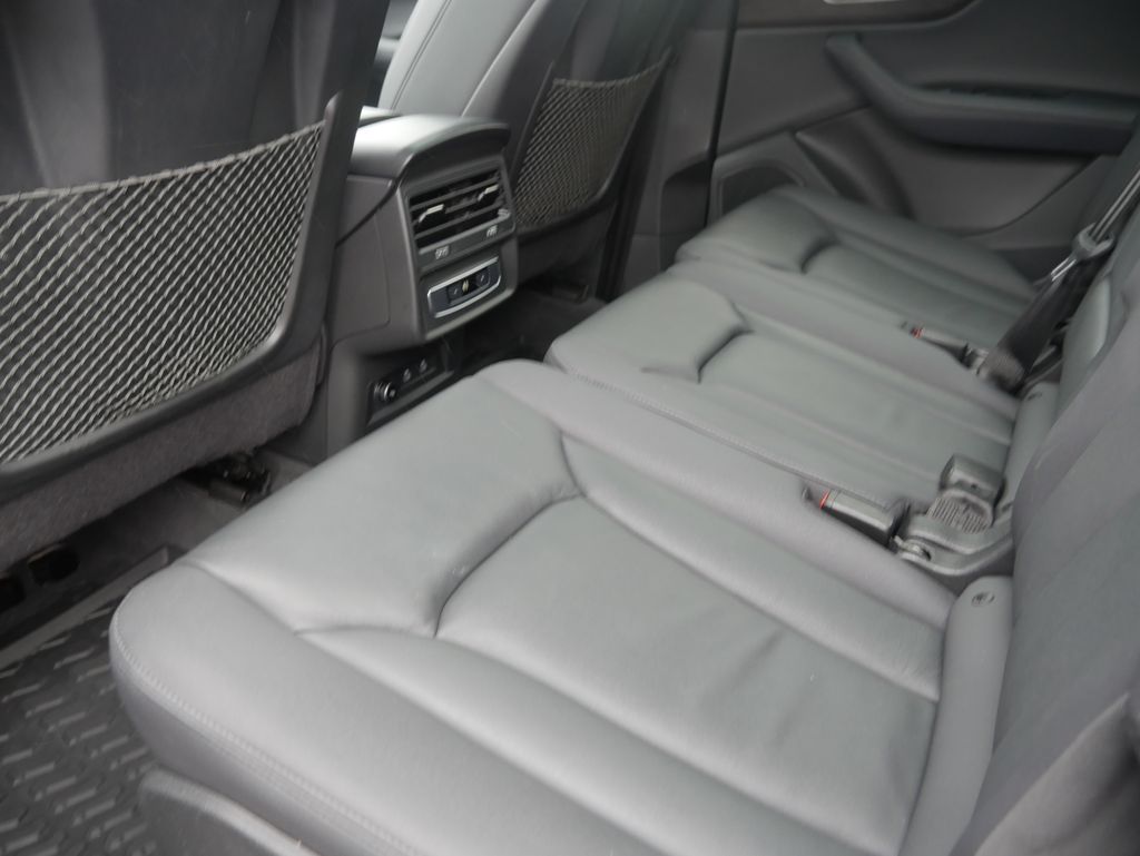 Thumbnail: 2023 Audi Q7 - 25