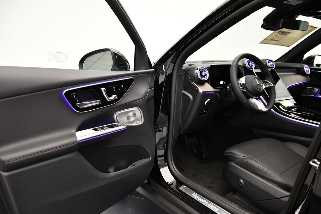 2025 Mercedes-Benz GLC 300 31
