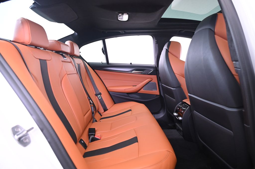 Thumbnail: 2020 BMW M5 - 22