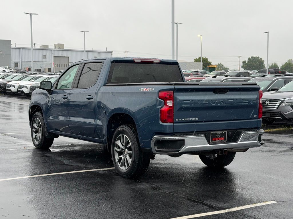 View vehicle photo 7