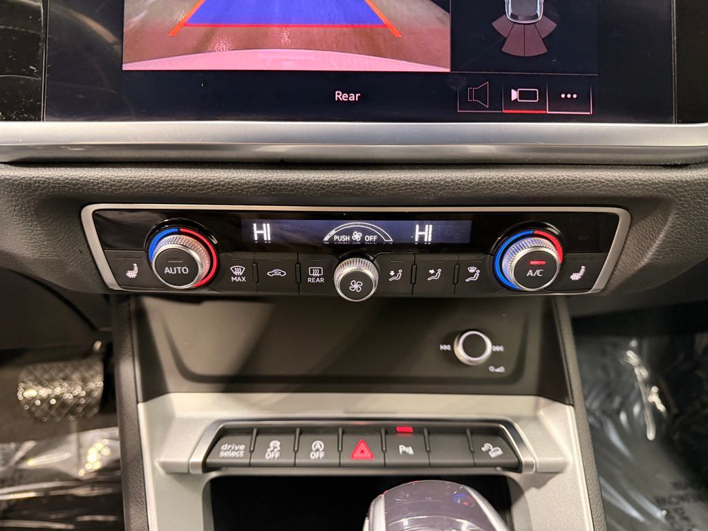 Thumbnail: 2022 Audi Q3 - 18